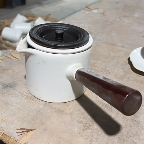 微瑕，明火，不能干烧，盖子不配套白400毫升