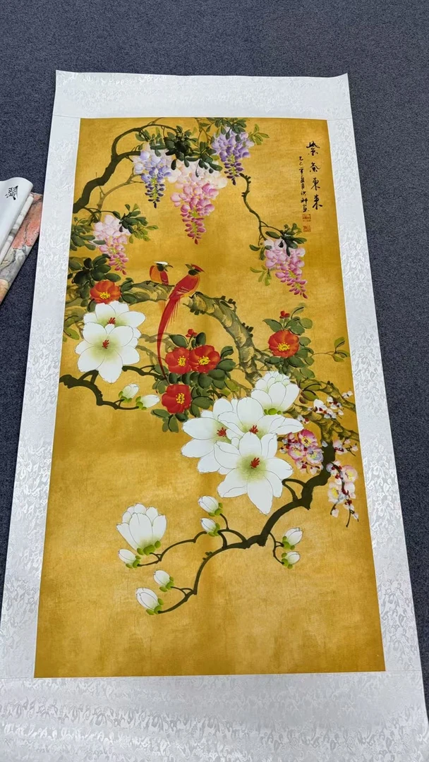《六月画廊》手功绘画作品 四尺仿古玉兰