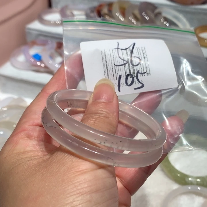 玛瑙/玉髓手镯未镶嵌56