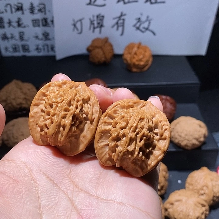 ***ㅤ文玩核桃把件三棱