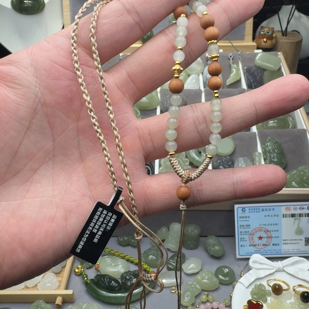 和田玉颈饰未镶嵌大***