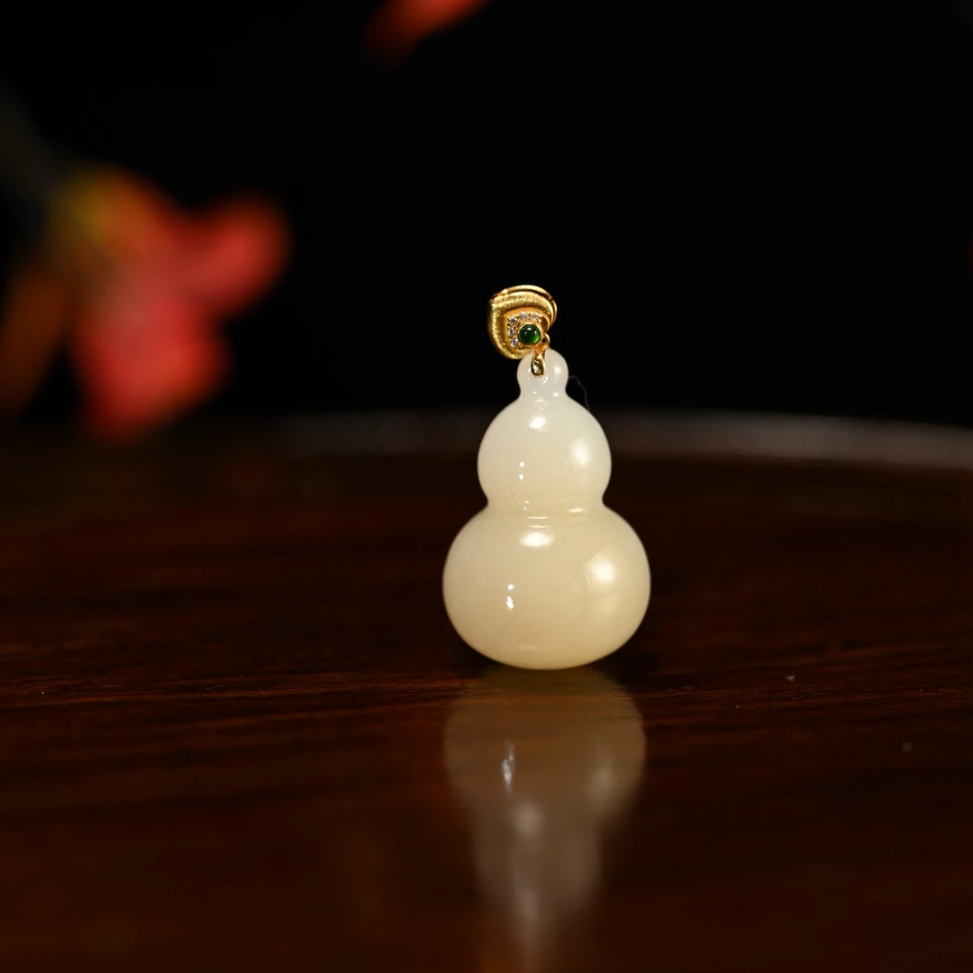 Lot8834 2512150068和田玉且末糖葫芦挂件/保利