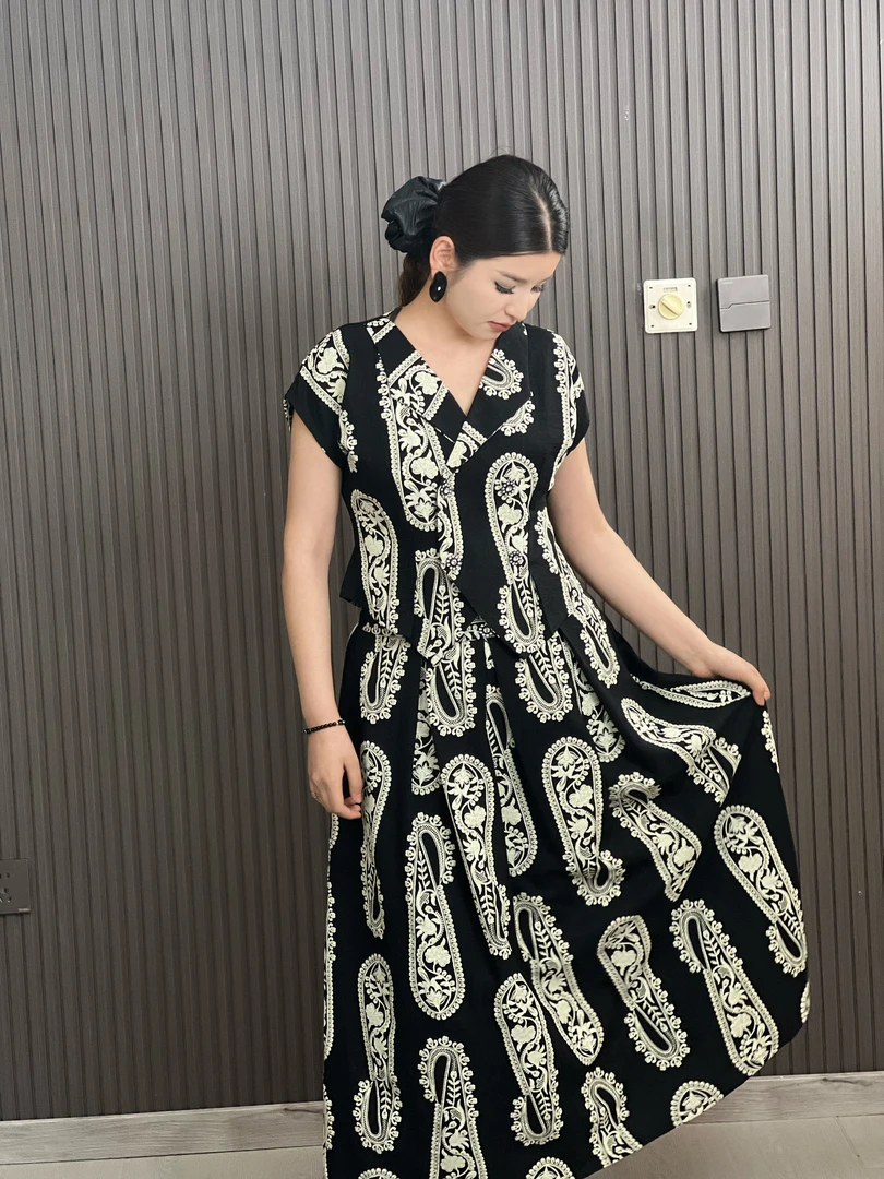 印花夏季修身蝙蝠袖休闲风连衣裙设计师显瘦女装时尚复古长裙