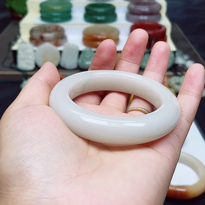 石英质玉手镯未镶嵌