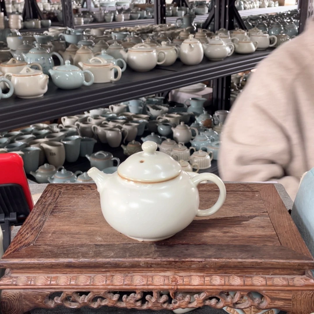 月白大容天壶微瑕