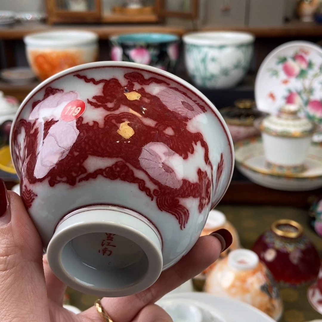 王***g陶瓷艺术家的作品是一种