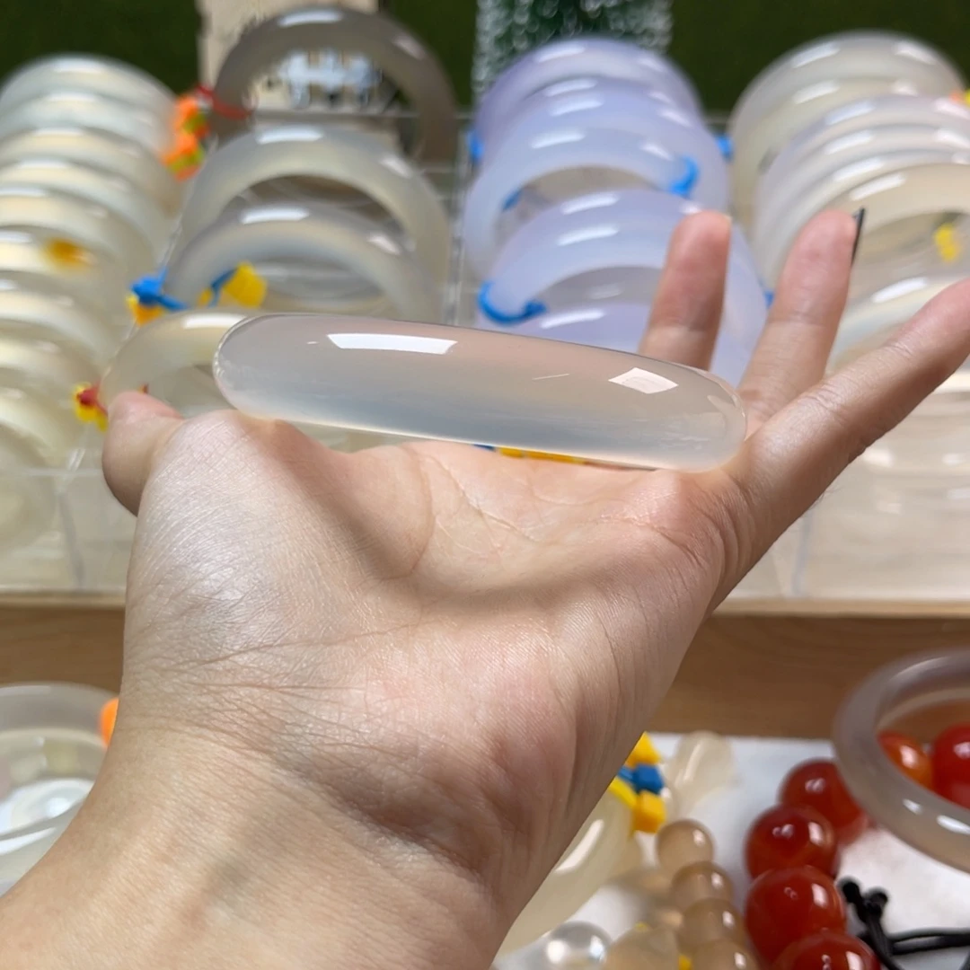 椰***.玛瑙/玉髓未镶嵌手镯