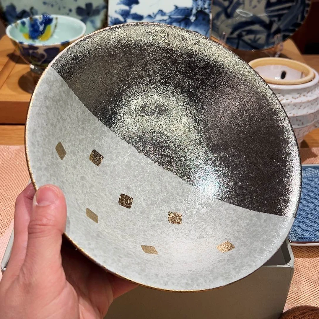 咖啡杯和茶杯是我们学校一