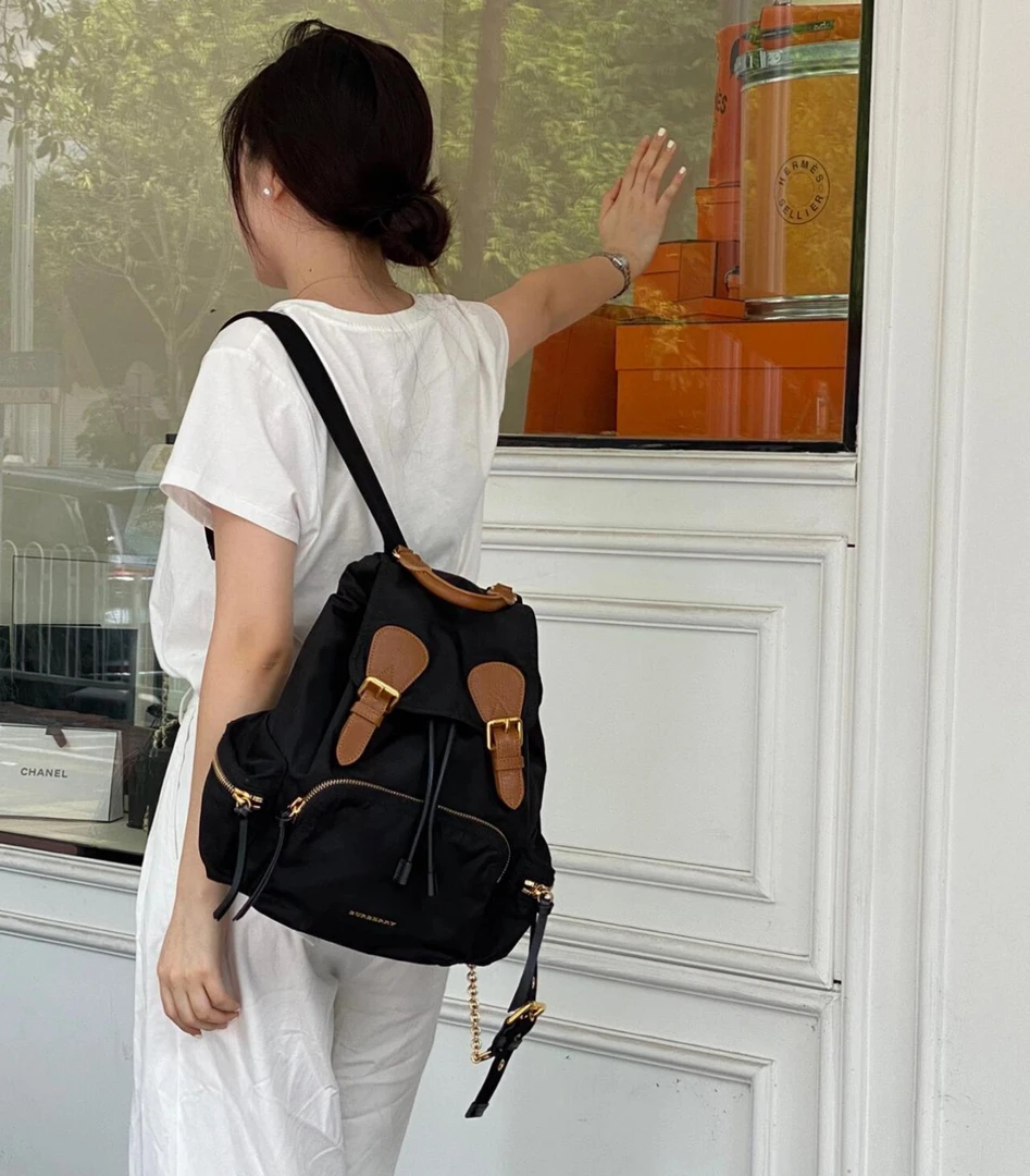 95新 BURBERRY/博柏利 黑黄拼色尼龙双肩包时尚大容量背包