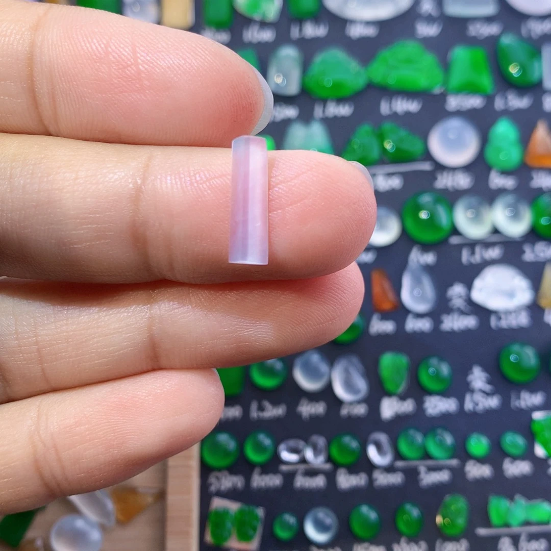 翡翠未镶嵌颈饰天然翡翠玉石切割