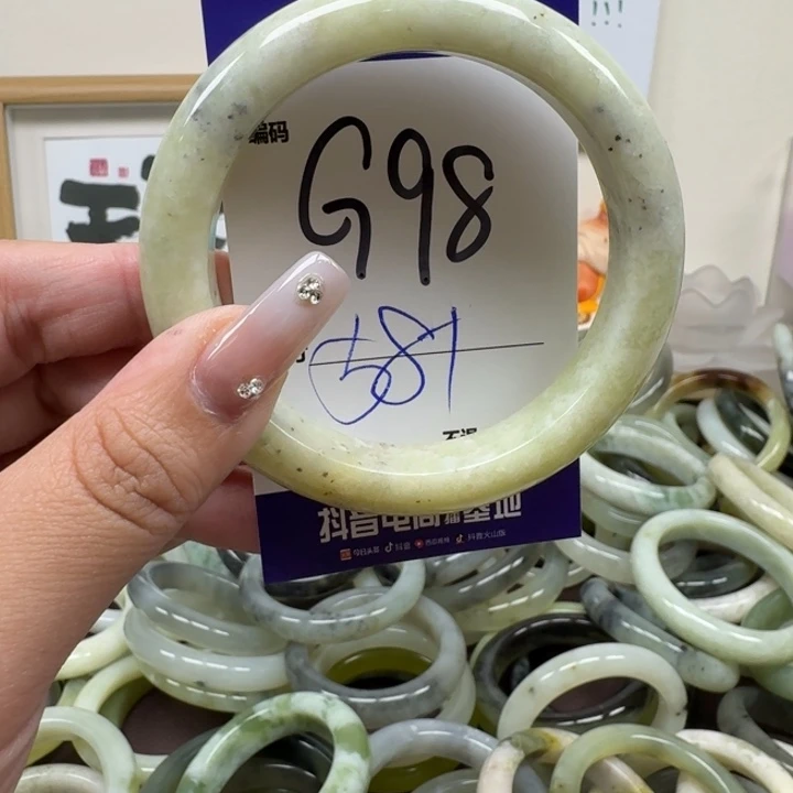 蛇纹石玉未镶嵌手镯98