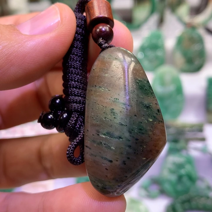 独山玉未镶嵌颈饰