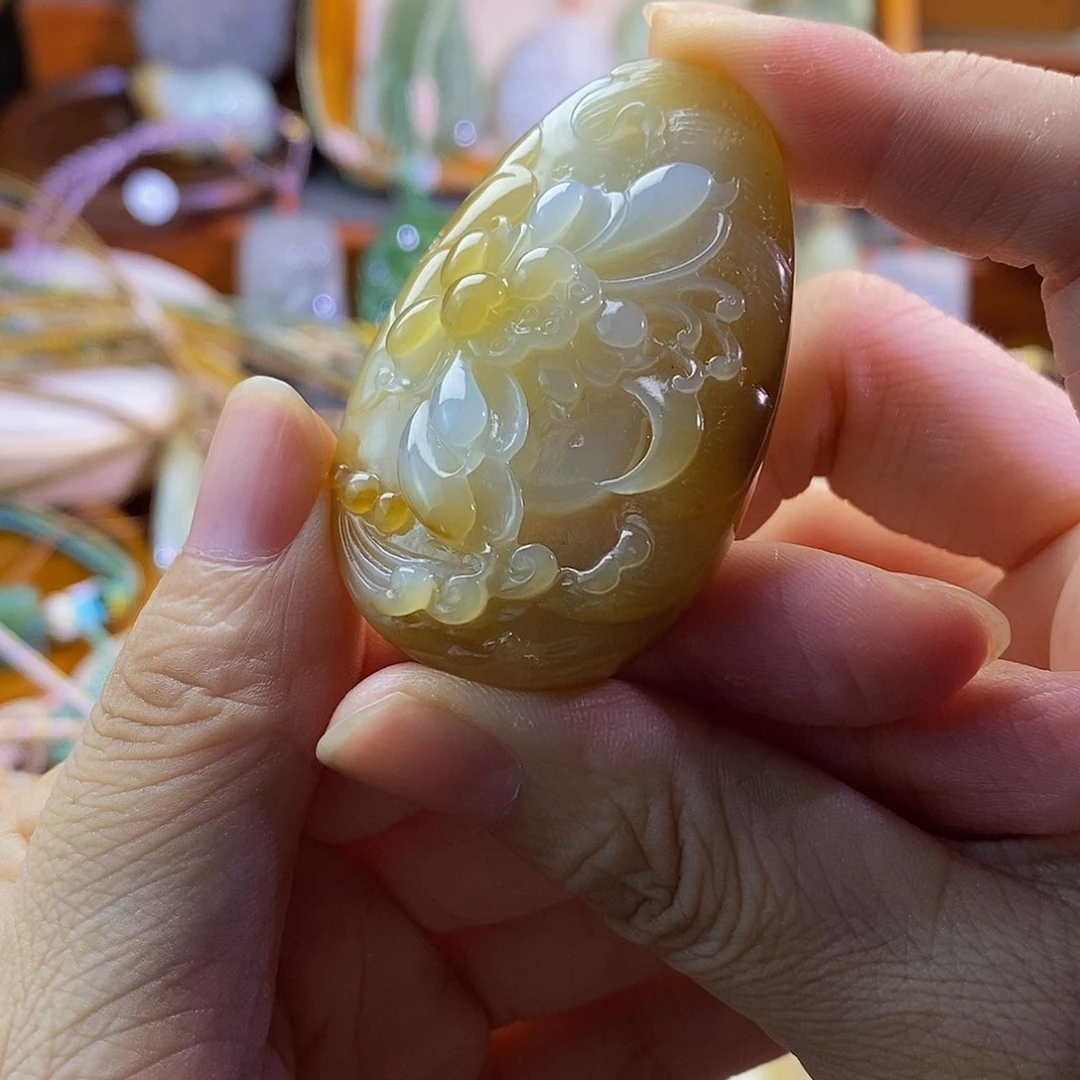 和田玉（糖玉）未镶嵌颈饰