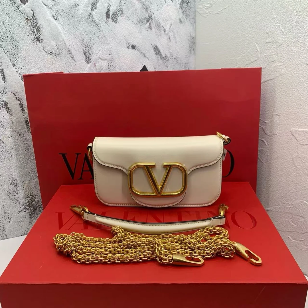 全新未使用 Valentino/华伦天奴 女士时尚百搭单肩斜挎二奢包包