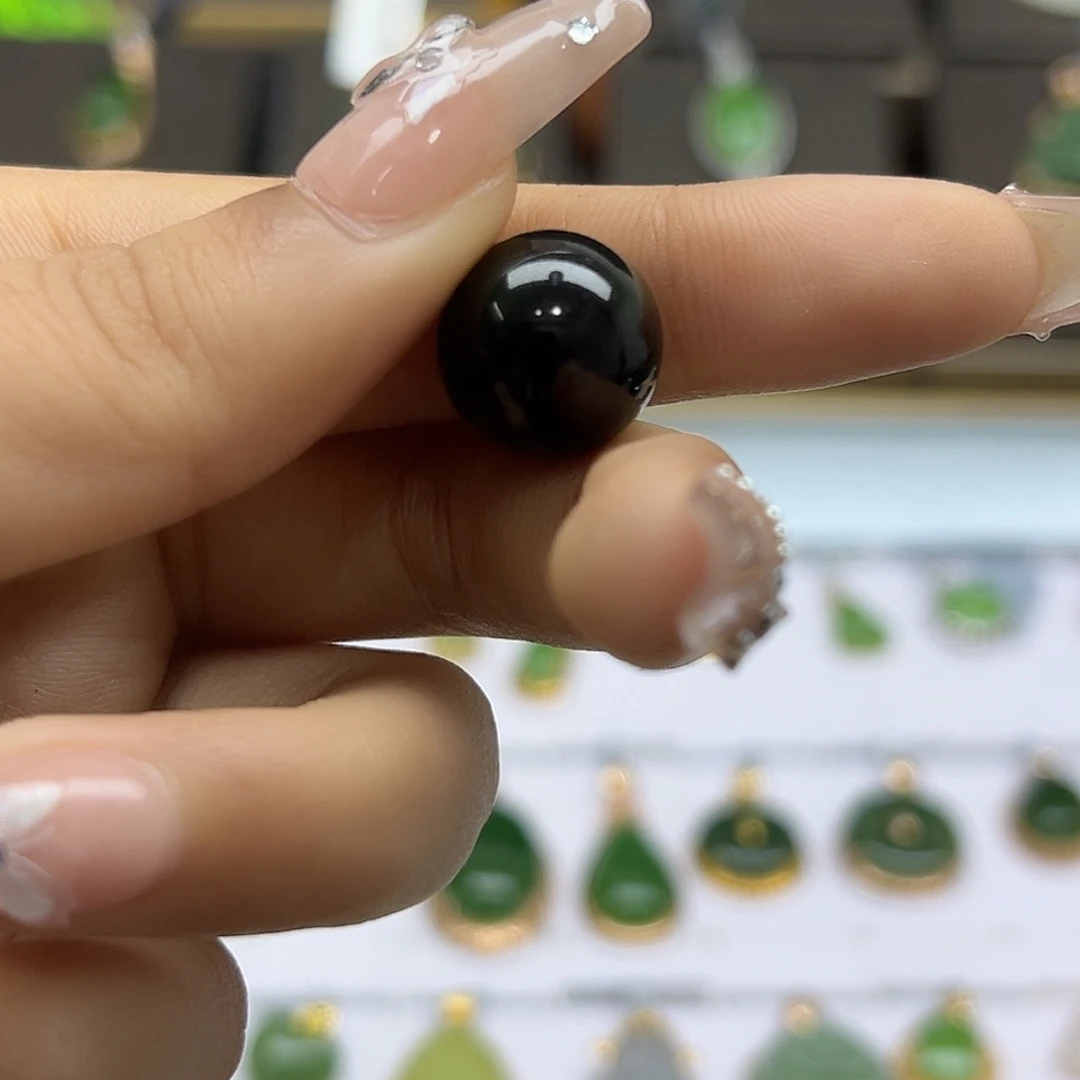 和田玉未镶嵌吊坠(赠链)