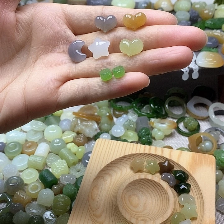 未镶嵌和田玉挂件刘*伶