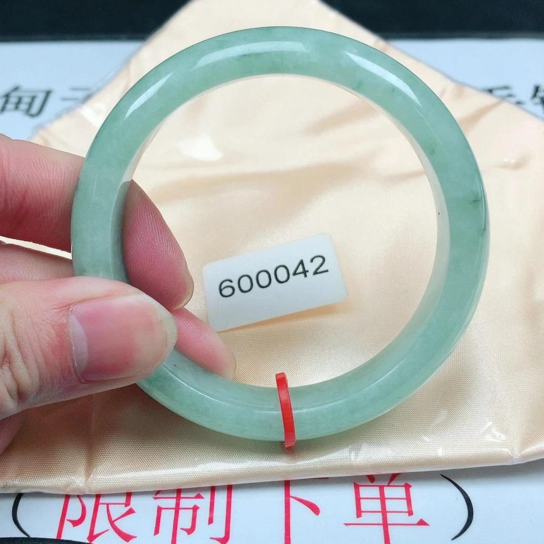 翡翠手镯未镶嵌圈56