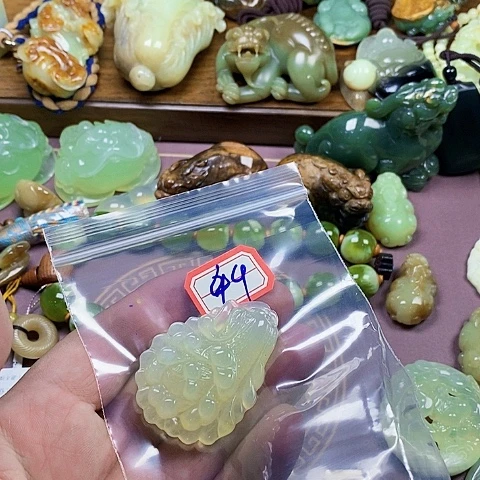 未镶嵌蛇纹石玉颈饰
