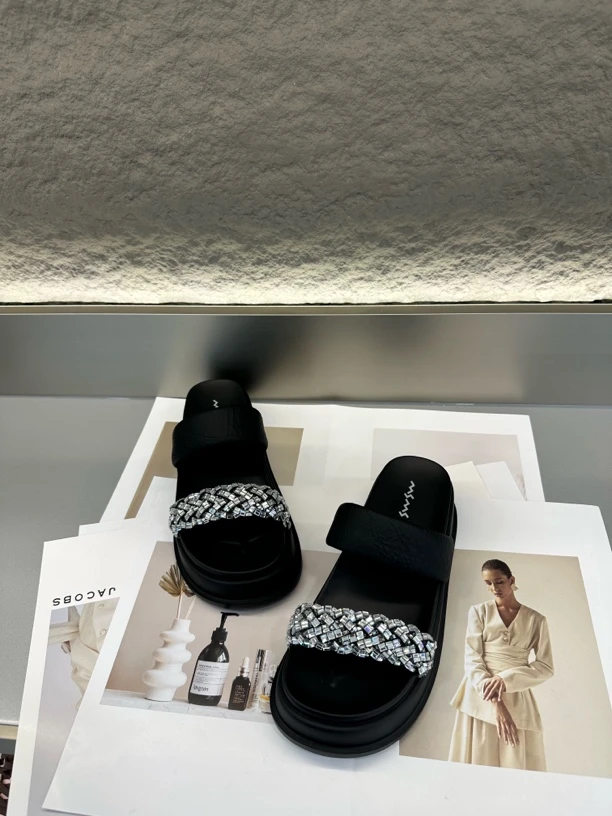 玛莎玛索198-271磨砂皮水钻凉拖