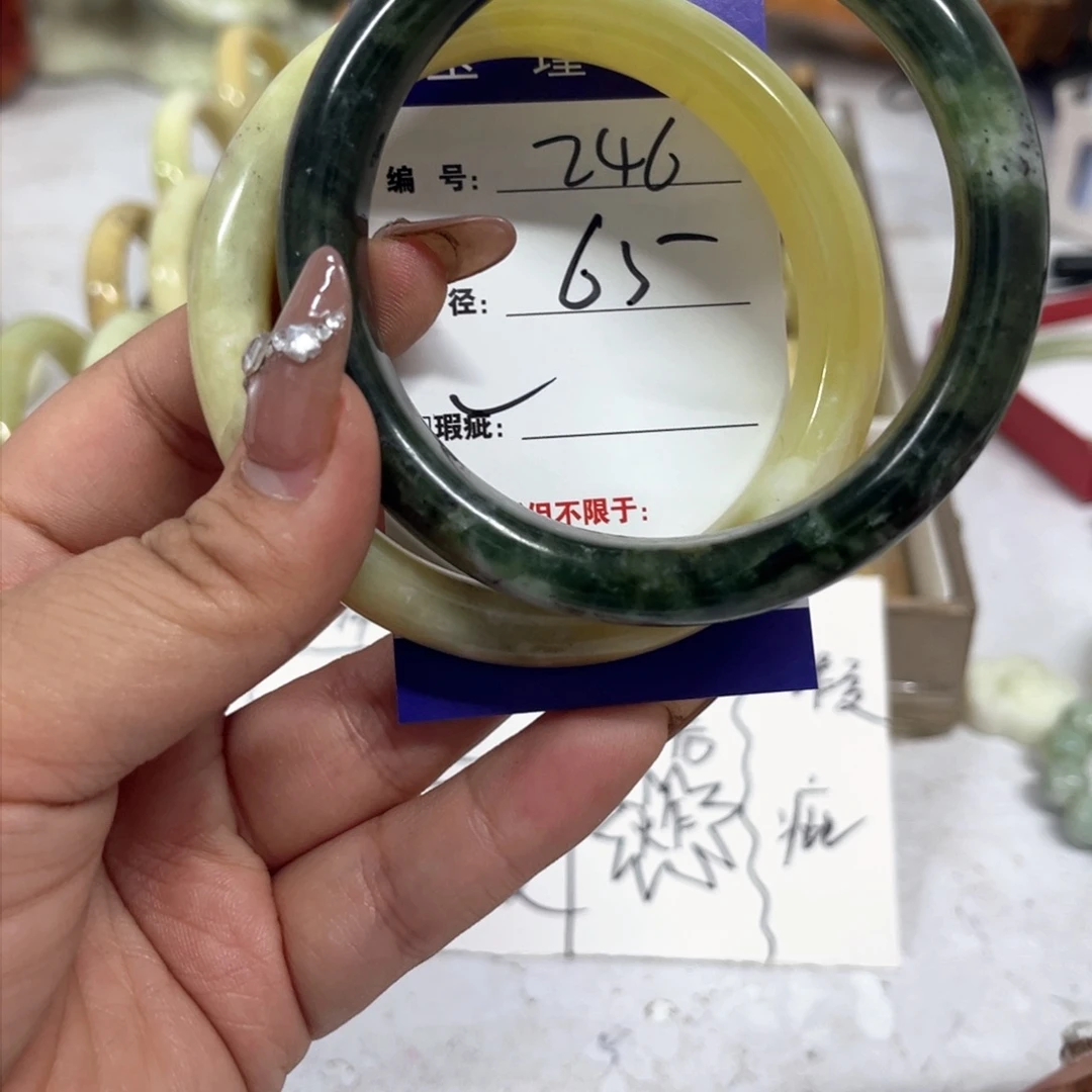 蛇纹石玉手镯未镶嵌
