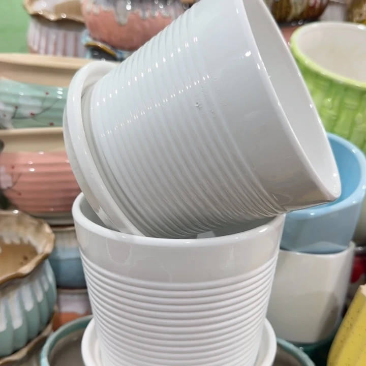 凑9块包邮，有孔，陶瓷花盆