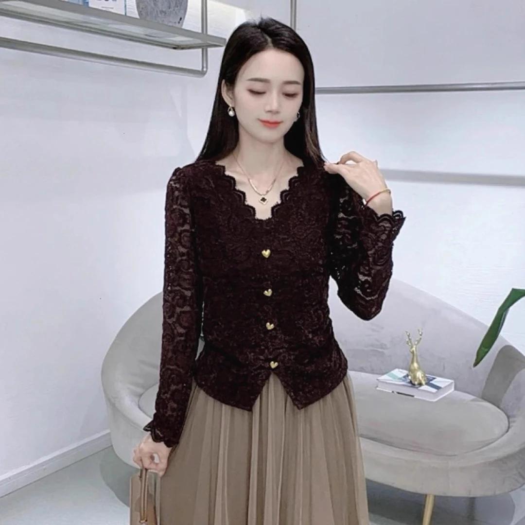 时尚蕾丝衫女士2025秋季新款气质时髦V领修身显瘦百搭长袖打底衫