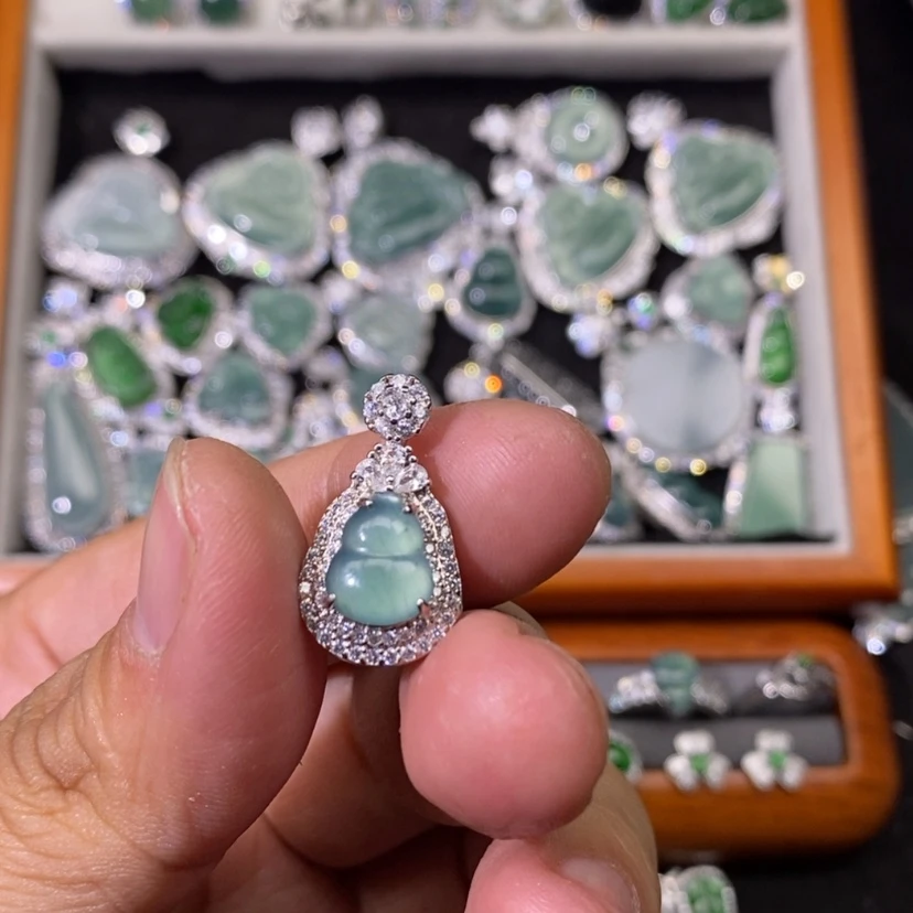 【闪购商品】翡翠颈饰未镶嵌天然