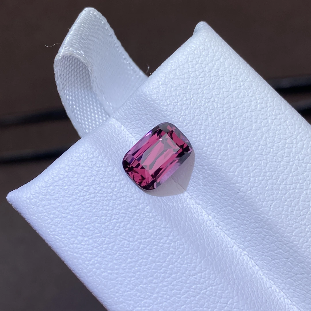 25B107 紫色尖晶宝石 2.05克拉