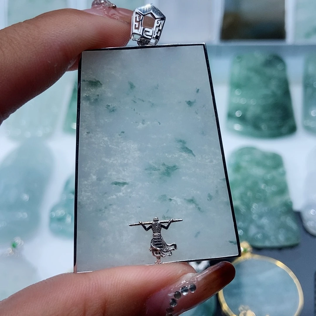 翡翠吊坠(不含链)18K金镶嵌