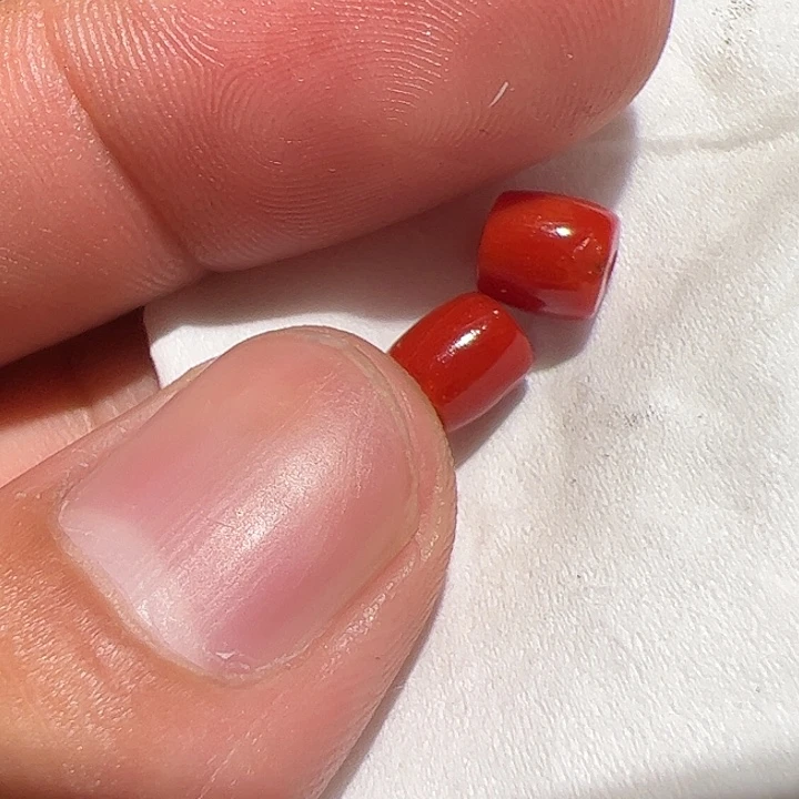 玻璃颈饰在这里的