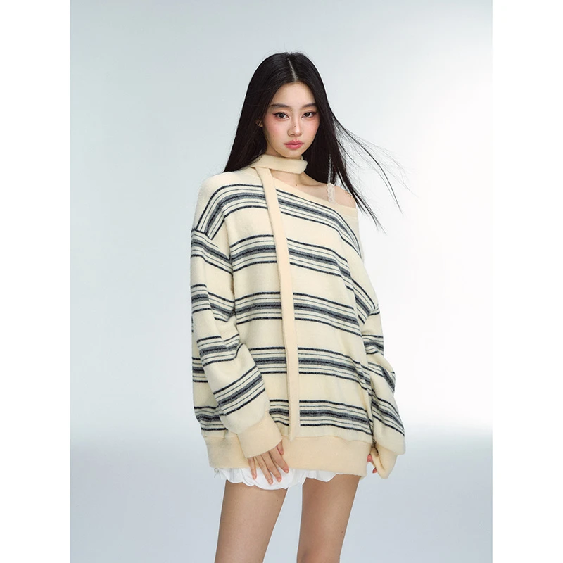 TA suki_中央大街随游  设计感条纹渐变拼接秋冬款斜肩正肩毛衣