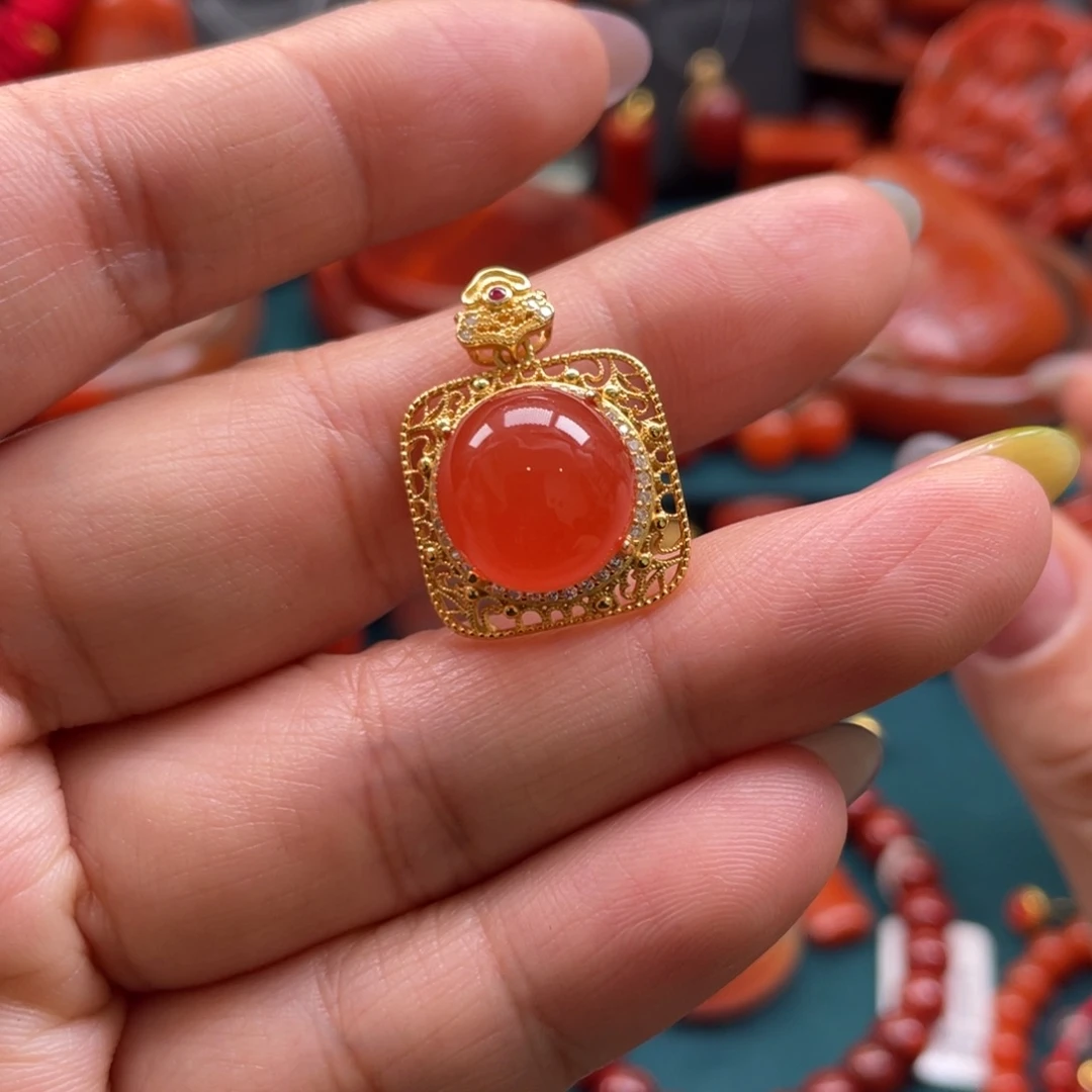 南红玛瑙银S925镶嵌保山南红蛋面吊坠