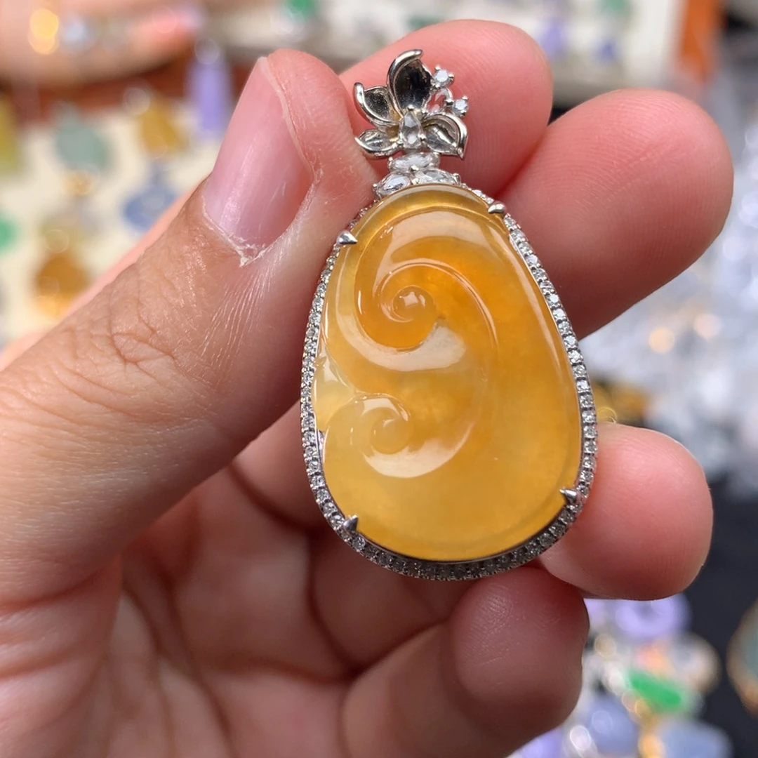 吊坠(不含链)18K金镶嵌翡翠