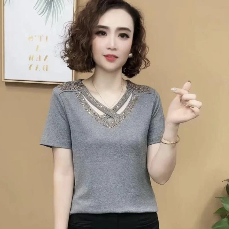 哥弟阿玛施正品2025夏季新款时尚重工短袖T恤女气质洋气V领镂空烫