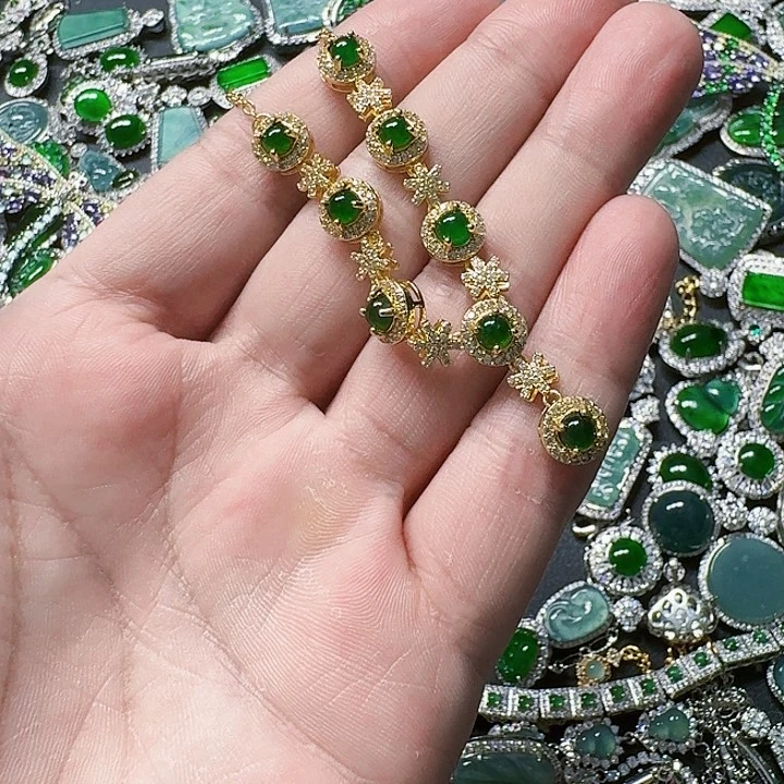 翡翠颈饰未镶嵌天然A货翡翠放漏