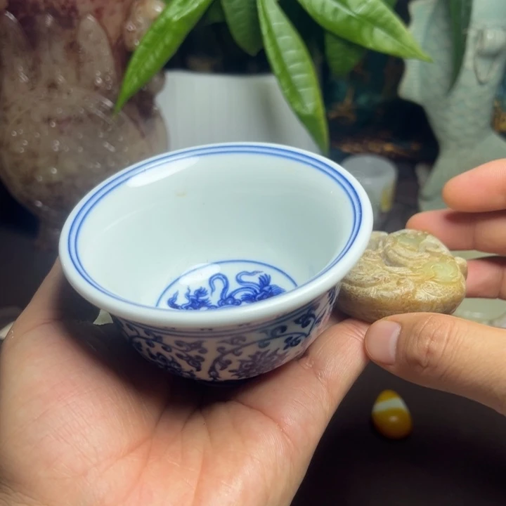 青花缠枝纹碗一号