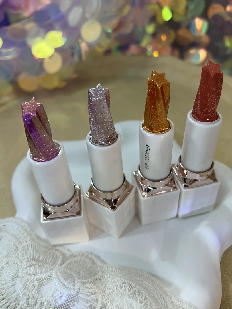 凯瑟妃亮晶晶五角星口红（用纸沾干净浮层色，底色掉色慢）