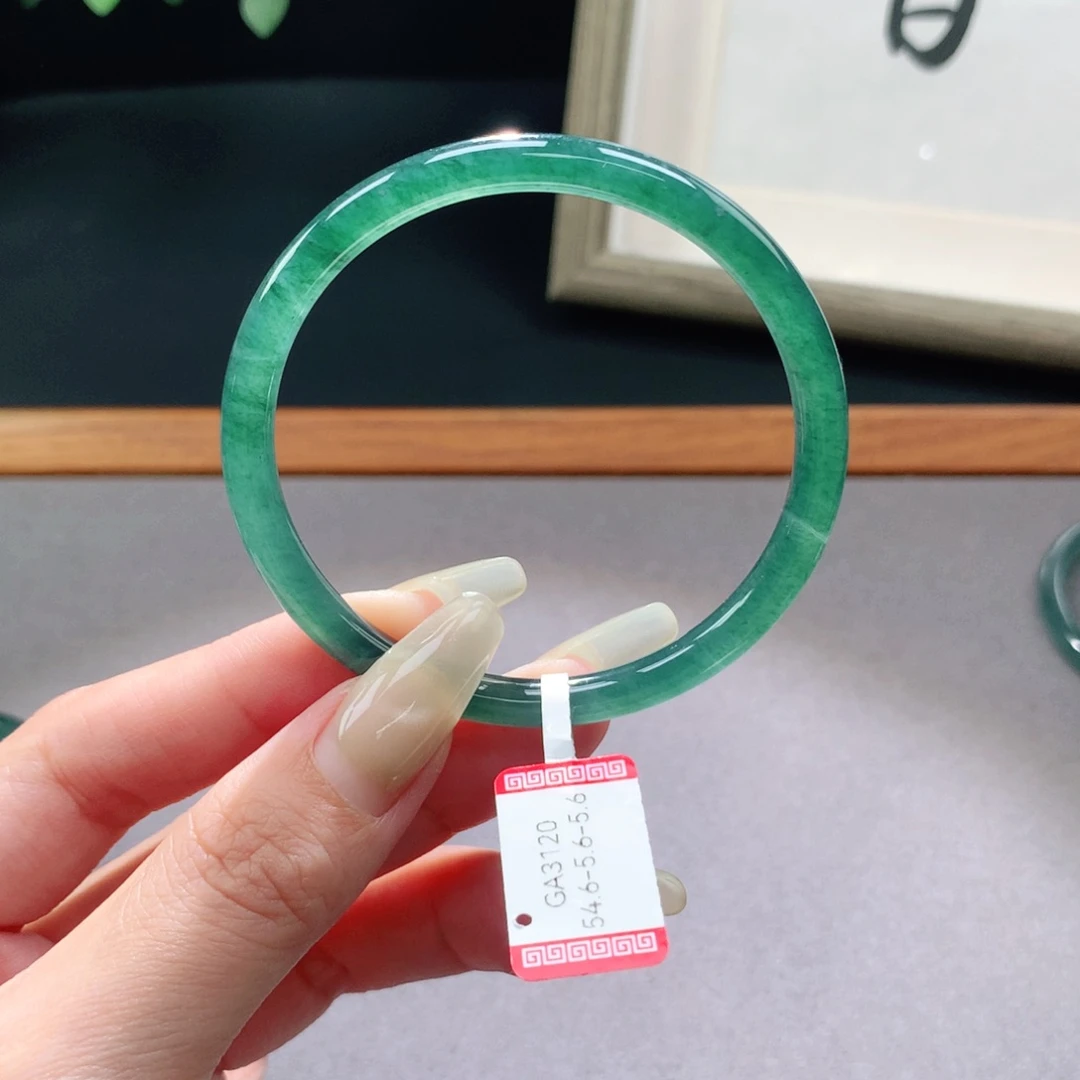 翡翠手镯未镶嵌天然翡翠手镯