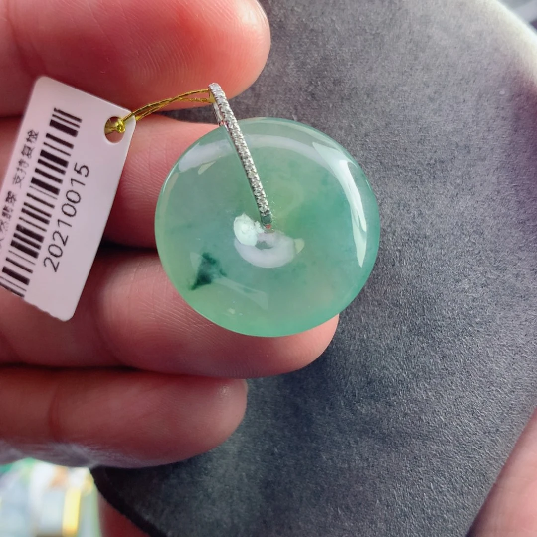 翡翠未镶嵌颈饰平安扣