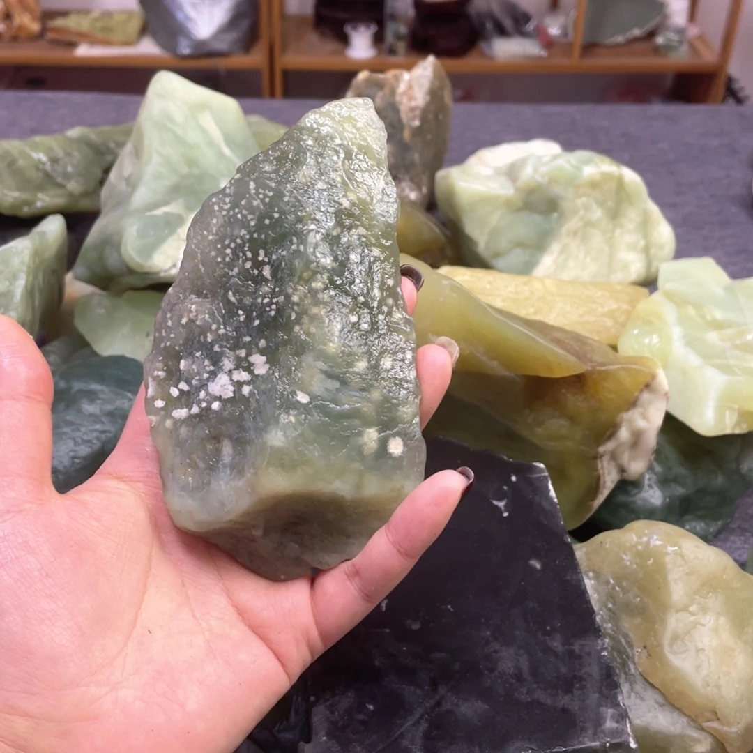 岫玉未镶嵌原石毛料