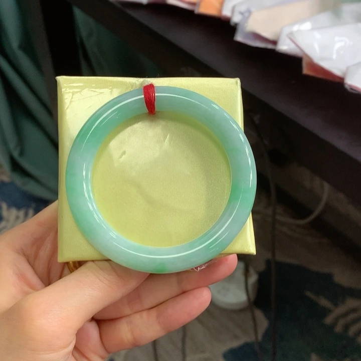 翡翠手镯未镶嵌56圈