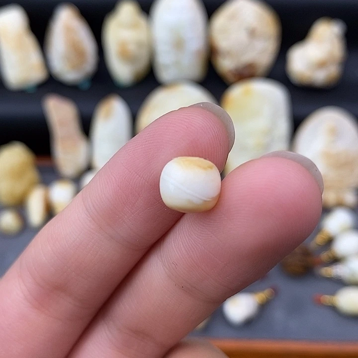 未镶嵌琥珀裸石8老邢b382