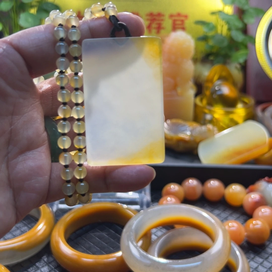 石英质玉未镶嵌颈饰