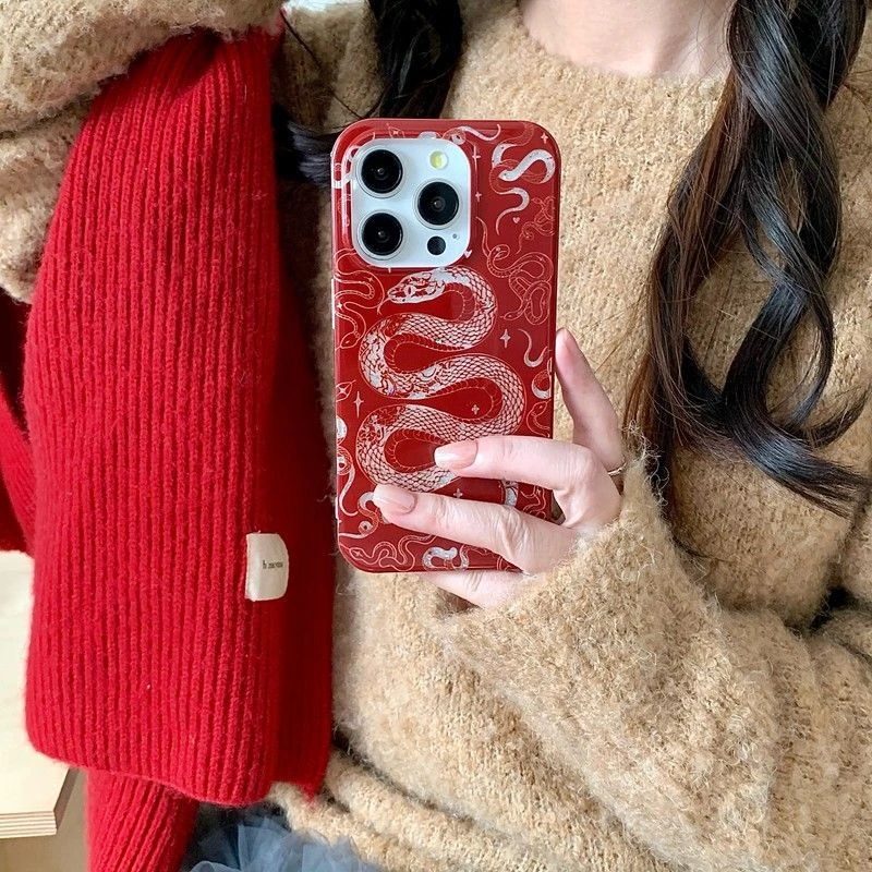 喜庆镂空小蛇适用iPhone16Promax苹果15手机壳14新13防摔/12/R/RX