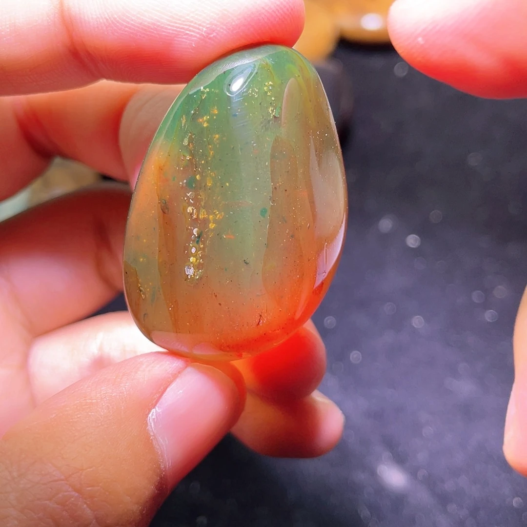 琥珀裸石未镶嵌，