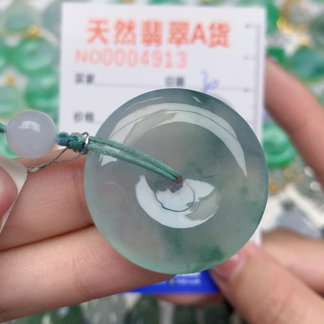 喵****翡翠未镶嵌颈饰扣