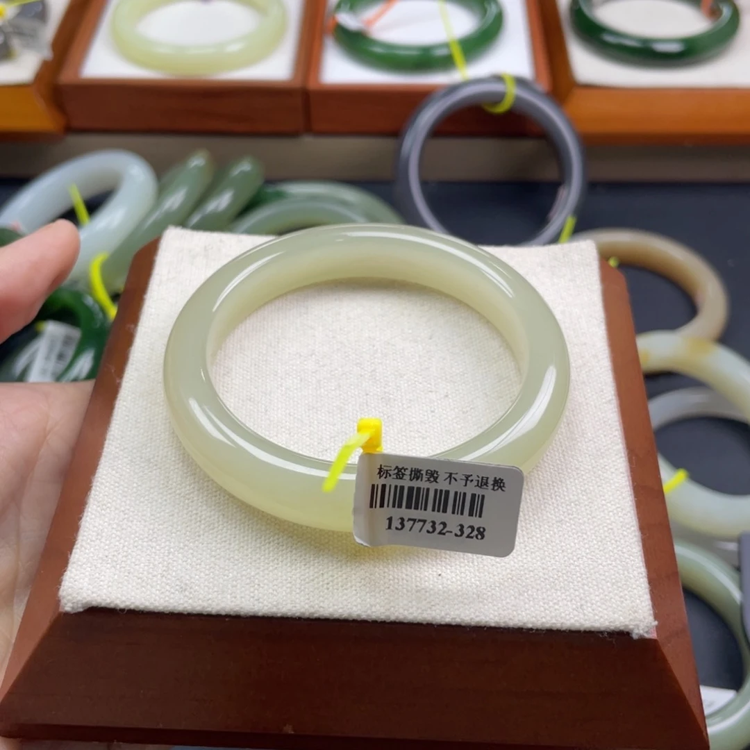 【闪购商品】未镶嵌手镯和田玉链接10。   54.5