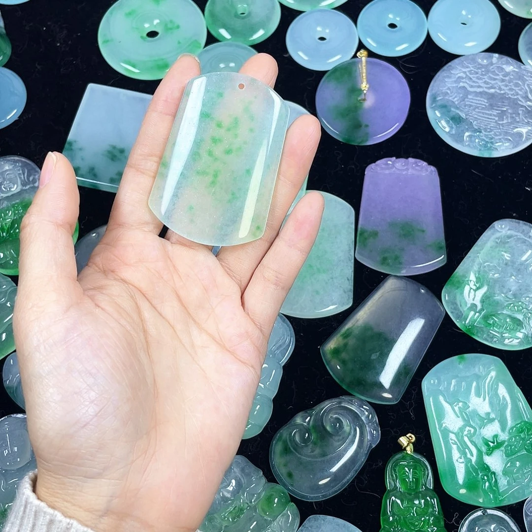 M***兔翡翠未镶嵌颈饰吊坠