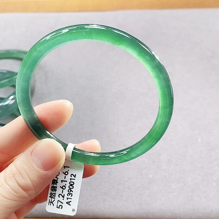 翡翠未镶嵌手镯（圆镯）