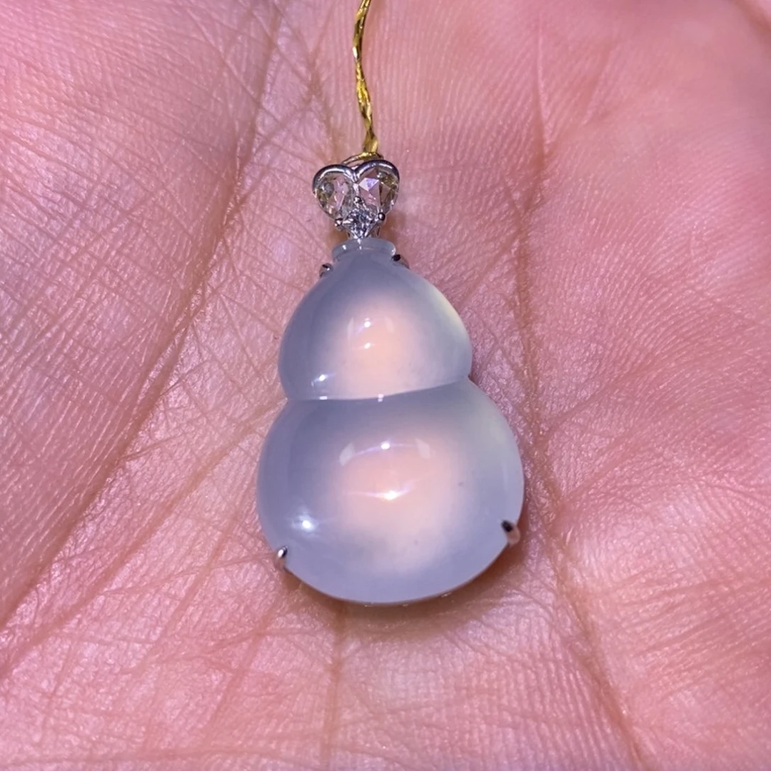 【闪购商品】颈饰18K金镶嵌翡翠